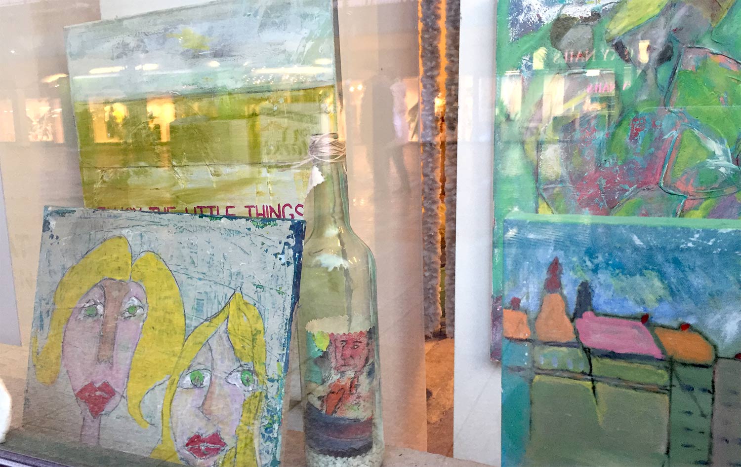 Einblick in Christa Graß' Ausstellungsraum